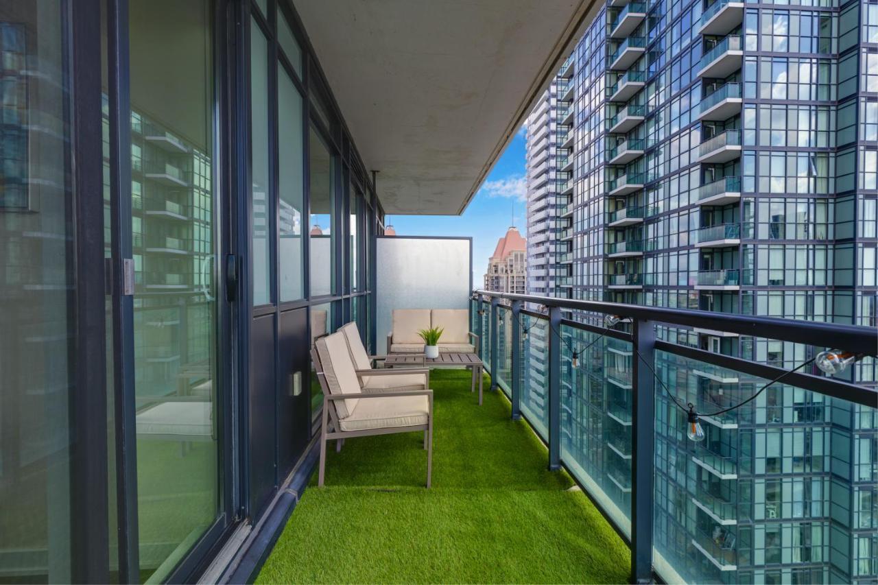 Ultra Luxurious 2.5 Bedroom 2 Full Bathroom 1 Parking Condo Near Sq1 Striking Views Mississauga Esterno foto