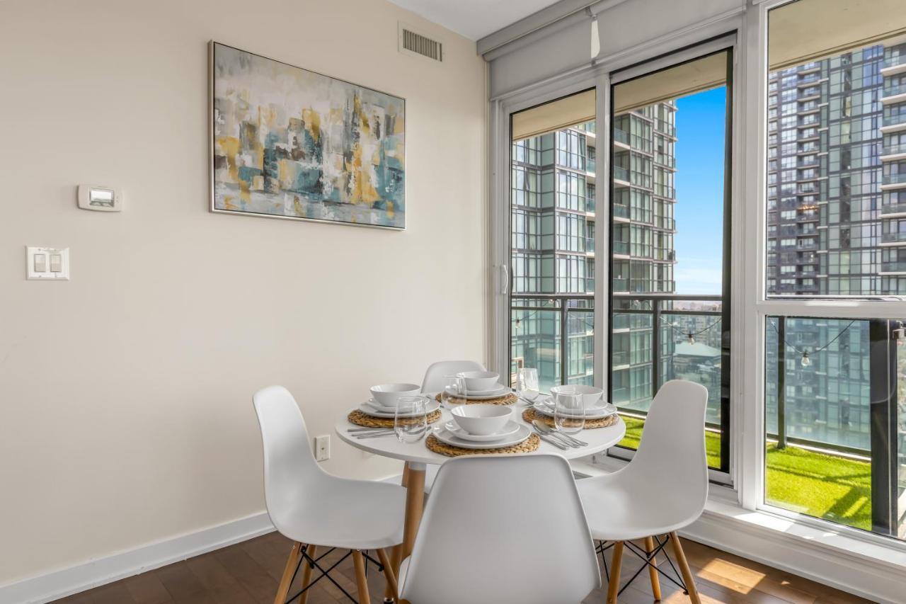 Ultra Luxurious 2.5 Bedroom 2 Full Bathroom 1 Parking Condo Near Sq1 Striking Views Mississauga Esterno foto